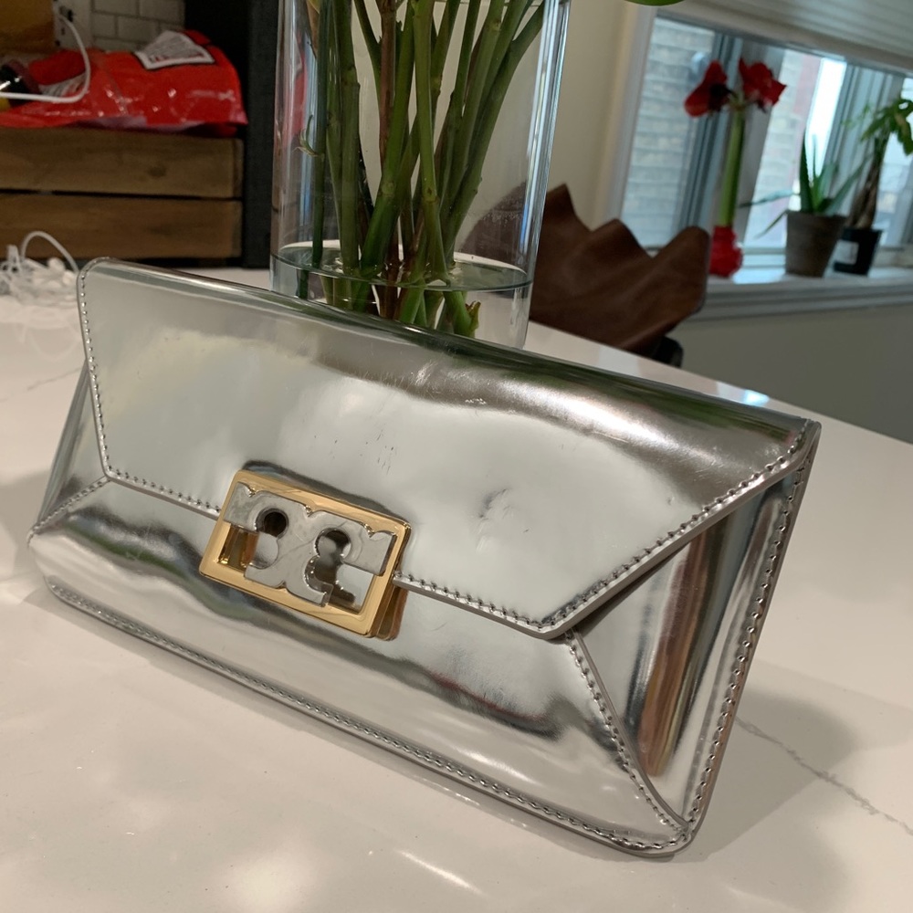 Tory burch clutch